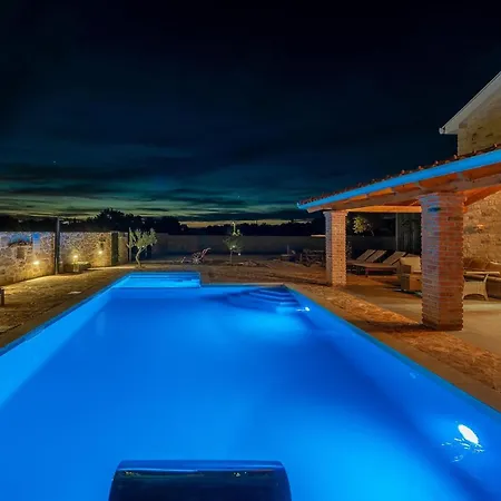 Hotel Kandija 4*