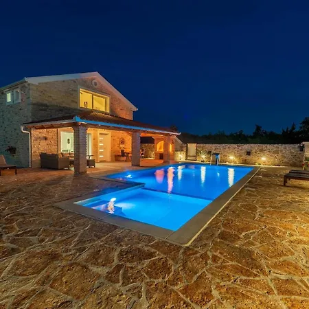 Kandija Hotel 4*