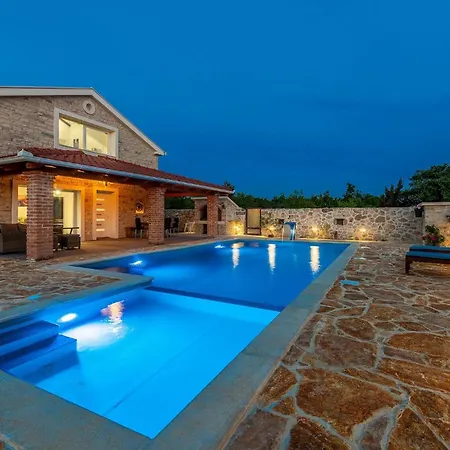 Hotel Kandija 4*